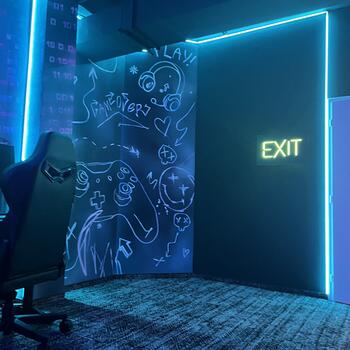 Reference: Herna v LED neonu 