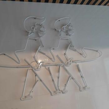 Reference: William & Thomas neonové logo 