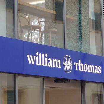 Reference: William & Thomas neonové logo 