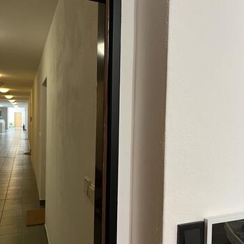 Reference: Polep dveří černou fólií 