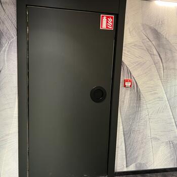 Reference: Polep bezpečnostních dveří v hotelu 