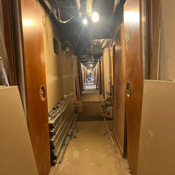 Reference: Polep bezpečnostních dveří v hotelu 