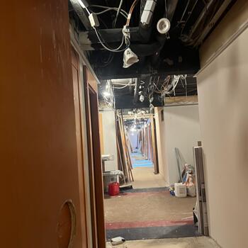 Reference: Polep bezpečnostních dveří v hotelu 