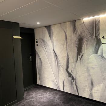 Reference: Polep bezpečnostních dveří v hotelu 