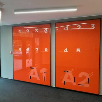 Reference: Informační tabule v budově MORAVÁK 