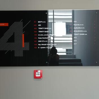 Reference: Informační tabule v budově MORAVÁK 