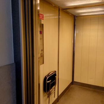 Reference: Polep výtahu 