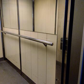 Reference: Polep výtahu 