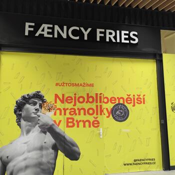 Reference: Faency Fries světelný nápis v OC FUTURUN 
