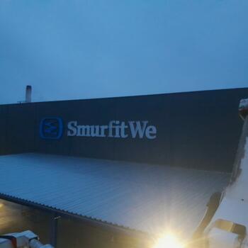 Reference: Zářící nápisy SMURFIT WESTROCK 