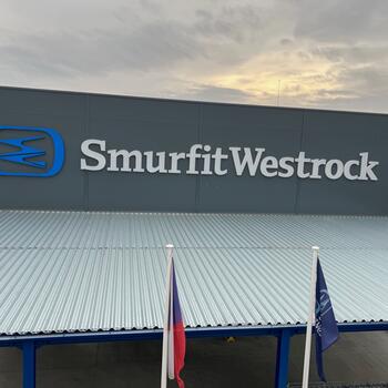 Reference: Zářící nápisy SMURFIT WESTROCK 