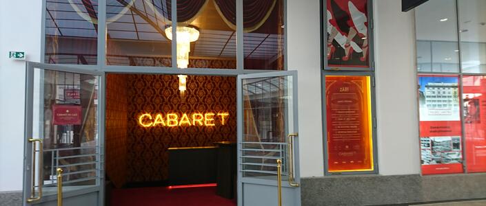 Reference Neonový nápis CABARET 