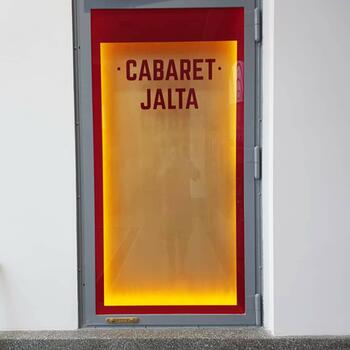 Reference: Neonový nápis CABARET 