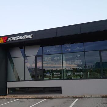 Reference: Plastický nápis Powerbridge 